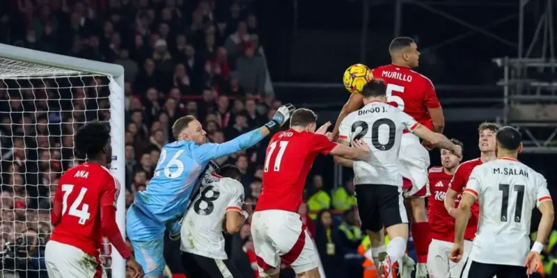 Lối chơi tấn công khiến phạt góc tăng cao