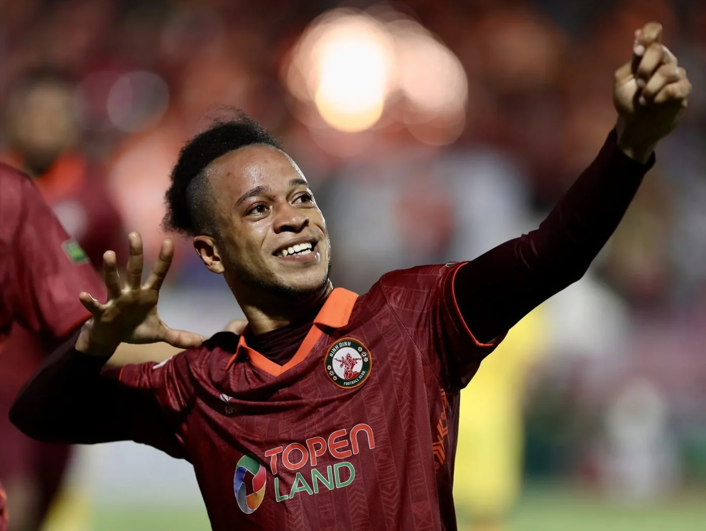 ngoai-binh-tung-ghi-30-ban-o-v-league-1-1